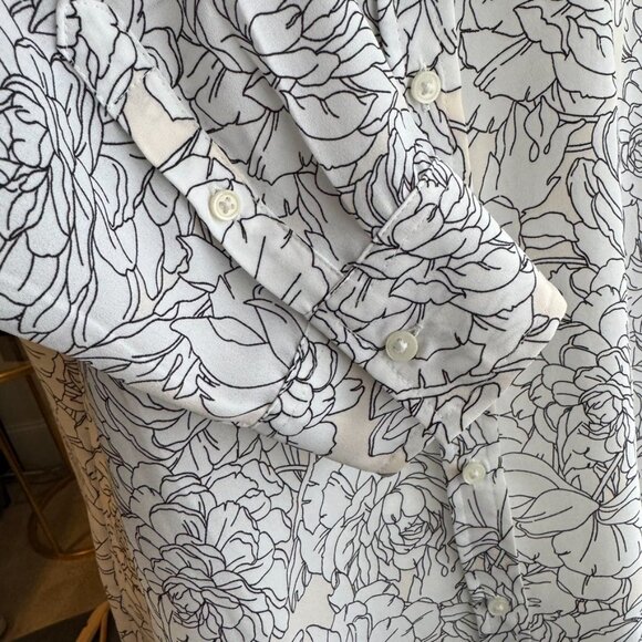 Banana Republic Black and White Floral Blouse - Picture 5 of 9